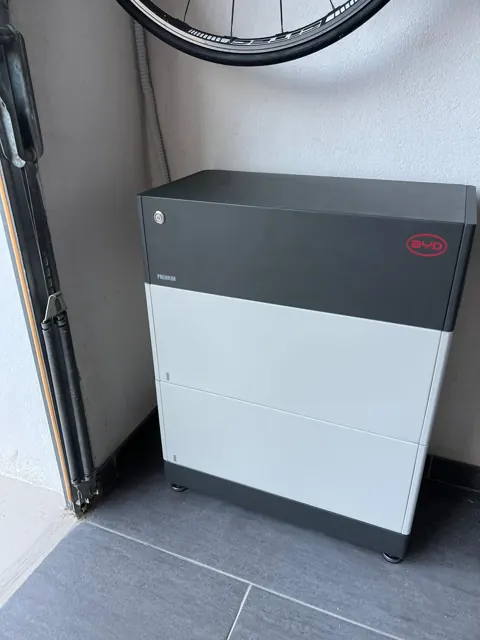 Batterie de stockage solaire installée à domicile
